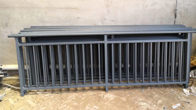 鋅鋼樓梯護(hù)欄1.jpg 鋅鋼樓梯護(hù)欄1.jpg